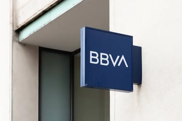Blaues BBVA-Logo auf hellem Hintergrund